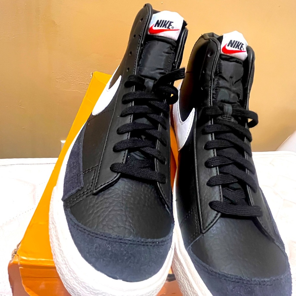 Mens Nike Blazer Mid ‘77 Vintage sneakers. Size 13